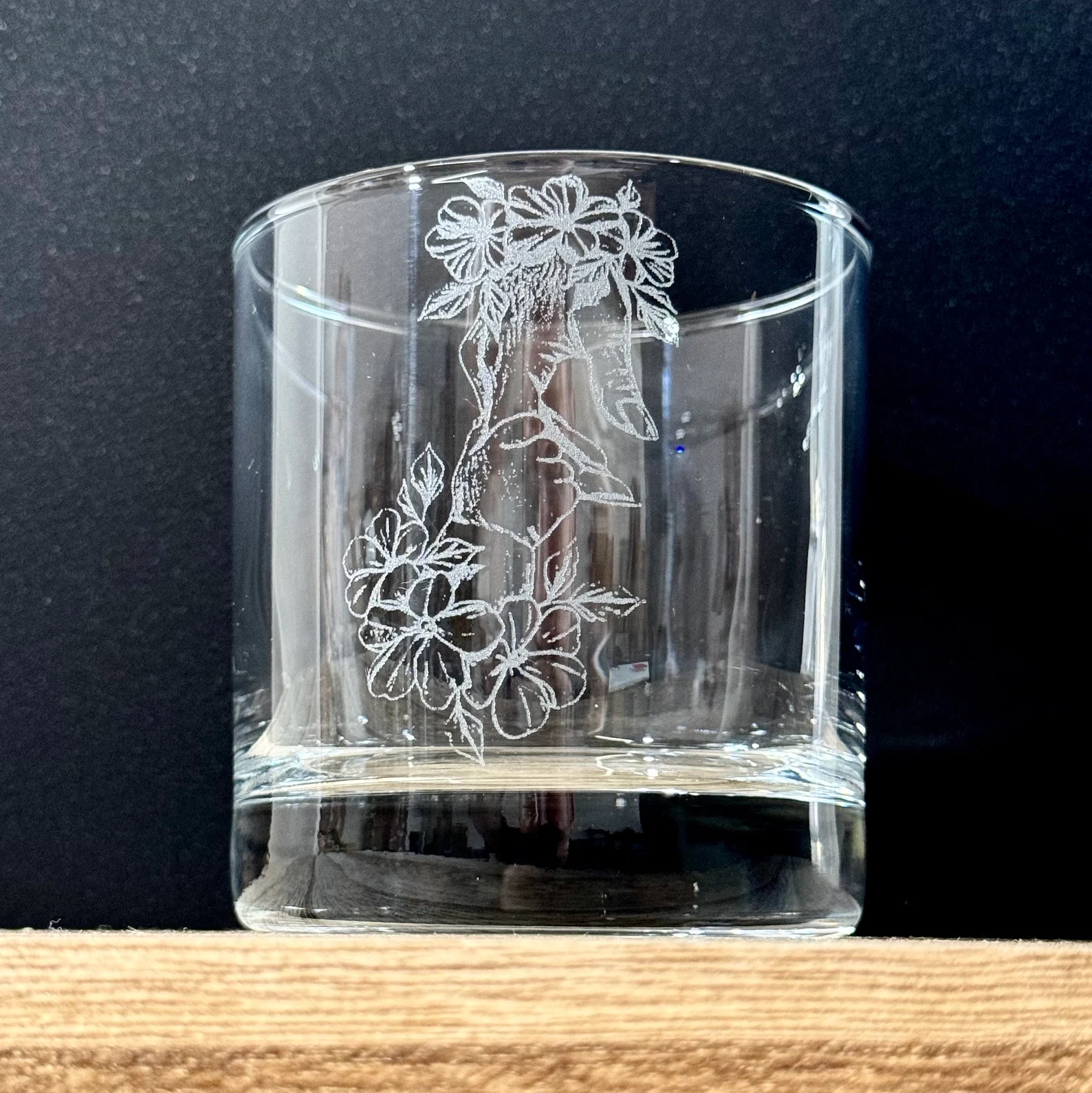 Mother and Child Engraved Glass Gift Custom Floral Child Hand Holding Mom Hand Glass Personalized Mother’s Day Glass Gift for Mom