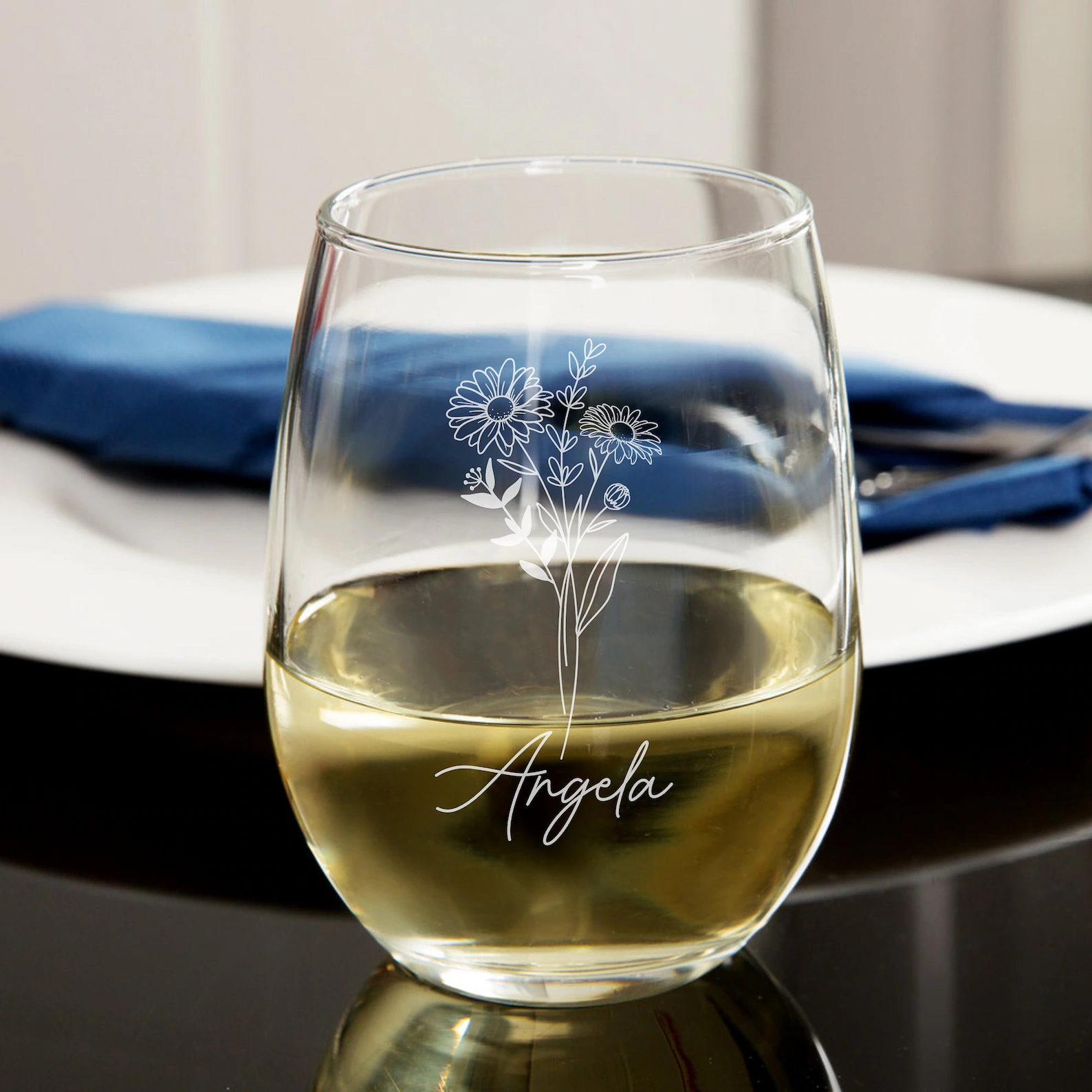 Custom Birth Flower Wine Glass Engraved Mother’s Day Gift Bridesmaid Proposal Personalized Gift for Mom Floral Personalized Glass for Her