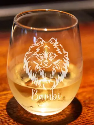 Personalized Pomeranian Engraved 15 oz Wine Glass – Custom Dog Lover Gift, Pet Owner Keepsake, Birthday, Housewarming, Animal Lover Glass