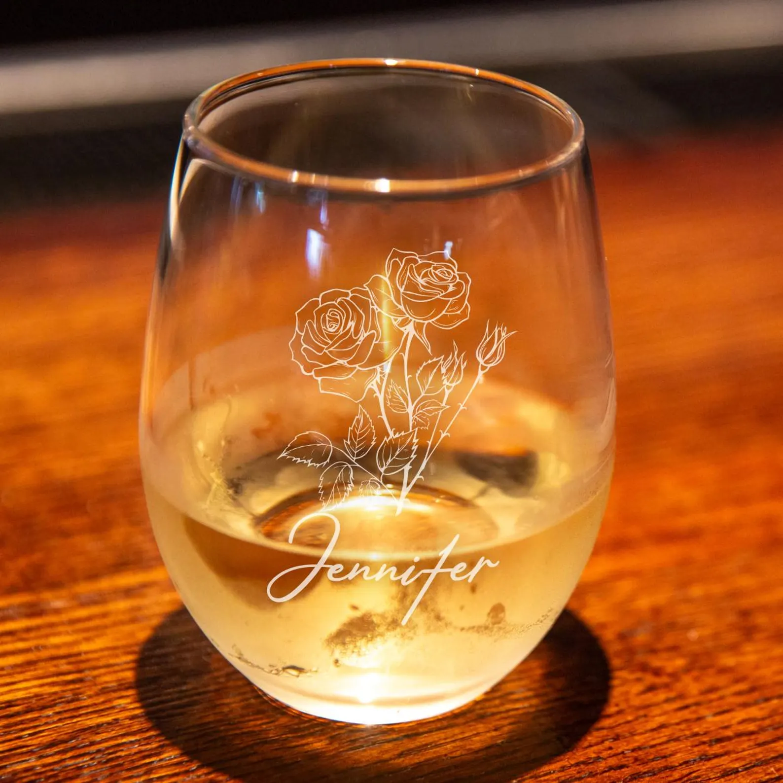 Personalized Engraved Birth Flower Wine Glass – Custom Mother’s Day Gift, Bridesmaid Proposal, Floral Glass for Mom, Unique Gift for Her