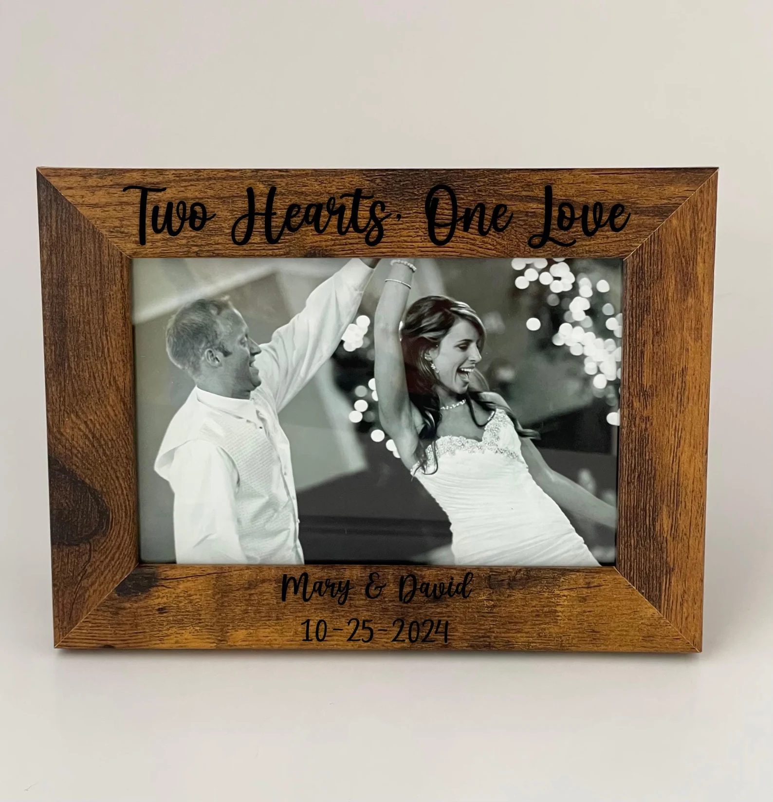 PERSONALIZED Picture Frame ENGRAVED Rustic Wood Custom Frame Photo 4×6, 5×7, 8×10 Wedding Engagement Family Gift Newborn Baby Shower Gift